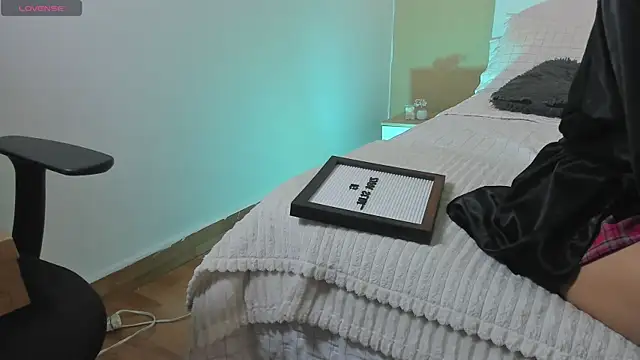 Snapshot of Zaraslim_ chatting on 09-25-25, 02:59 Zaraslim online show from 09-25-25, 02:59