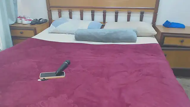 HugeTitisxx online show from 09-11-25, 07:52