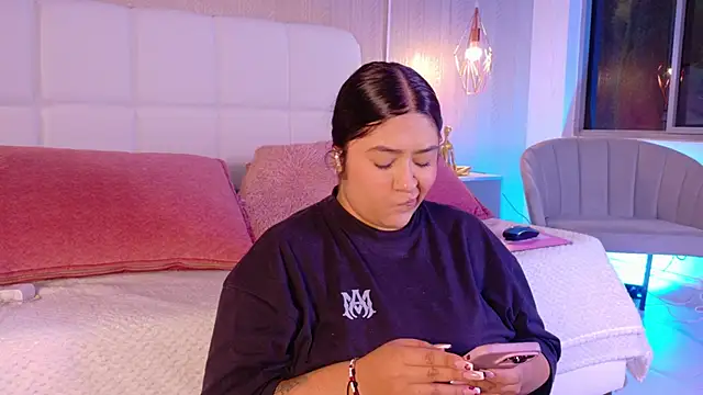 Leah Bensson online show from 09-12-25, 03:45