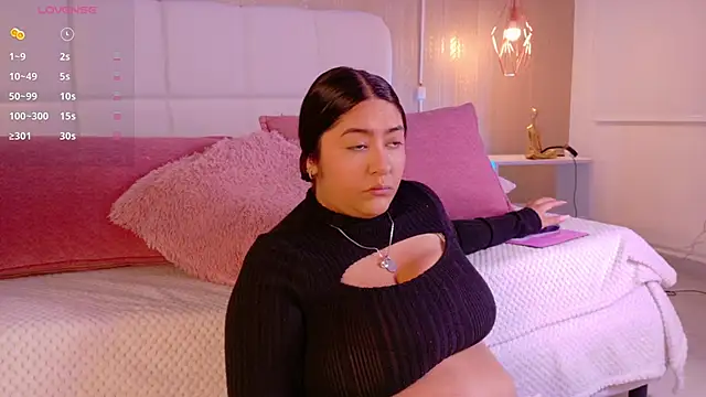 Leah Bensson online show from 10-04-25, 03:54