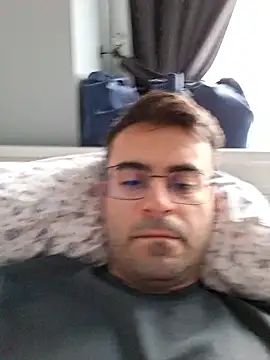 Snapshot of Obstacless chatting on 01-15-26, 01:59 Obstacless online show from 01-15-26, 01:59