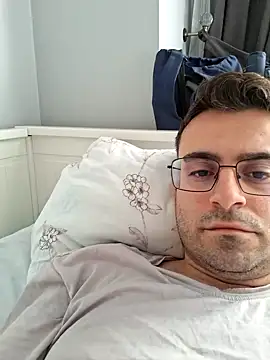 Snapshot of Obstacless chatting on 02-06-26, 06:29 Obstacless online show from 02-06-26, 06:29