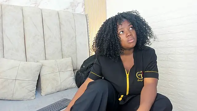 Snapshot of kiarazafira chatting on 09-12-25, 10:15 kiarazafira online show from 09-12-25, 10:15