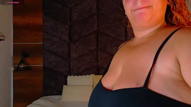 Snapshot of JenaCooper_ chatting on 04-27-26, 01:47 JenaCooper online show from 04-27-26, 01:47