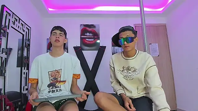 Snapshot of TWINKS_FRIENDS chatting on 10-05-25, 07:17 TWINKS FRIENDS online show from 10-05-25, 07:17