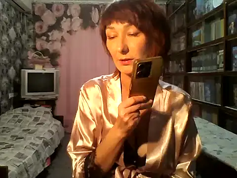 Snapshot of Pline1 chatting on 10-15-25, 08:20 Pline1 online show from 10-15-25, 08:20