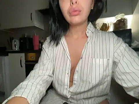 FrancescaXO online show from 04-17-26, 04:48