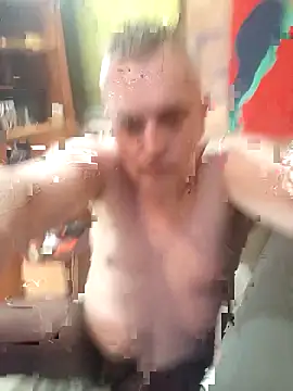 Snapshot of 2MoseYMitc1 chatting on 03-25-26, 03:01 2MoseYMitc1 online show from 03-25-26, 03:01