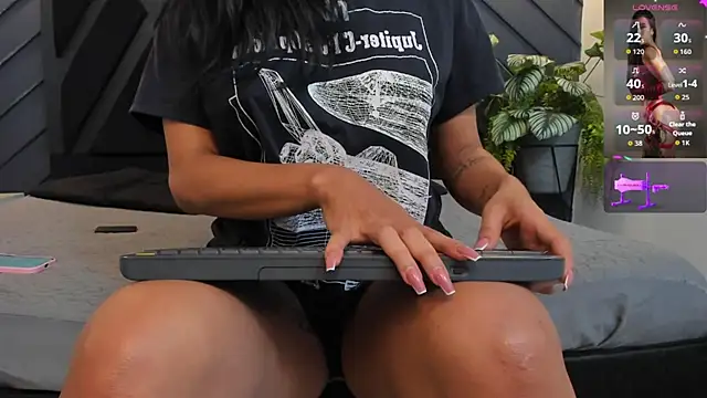 Snapshot of zoe_martins_ chatting on 10-03-25, 05:21 zoe martins online show from 10-03-25, 05:21