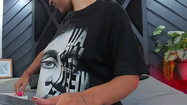 Snapshot of zoe_martins_ chatting on 10-06-25, 05:21 zoe martins online show from 10-06-25, 05:21