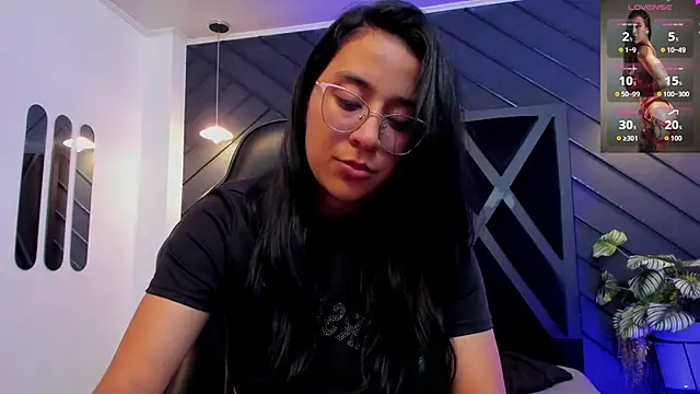 Snapshot of zoe_martins_ chatting on 10-11-25, 05:55 zoe martins online show from 10-11-25, 05:55