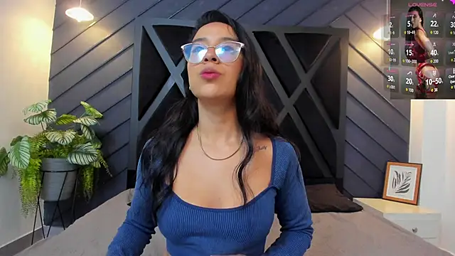 Snapshot of zoe_martins_ chatting on 10-13-25, 05:35 zoe martins online show from 10-13-25, 05:35