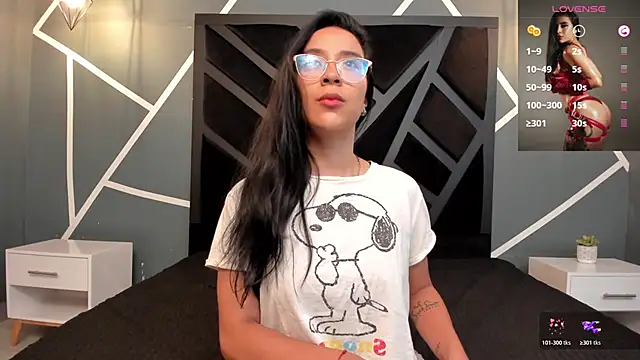 Snapshot of zoe_martins_ chatting on 10-23-25, 11:20 zoe martins online show from 10-23-25, 11:20