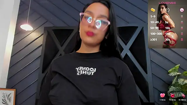 Snapshot of zoe_martins_ chatting on 10-25-25, 05:30 zoe martins online show from 10-25-25, 05:30