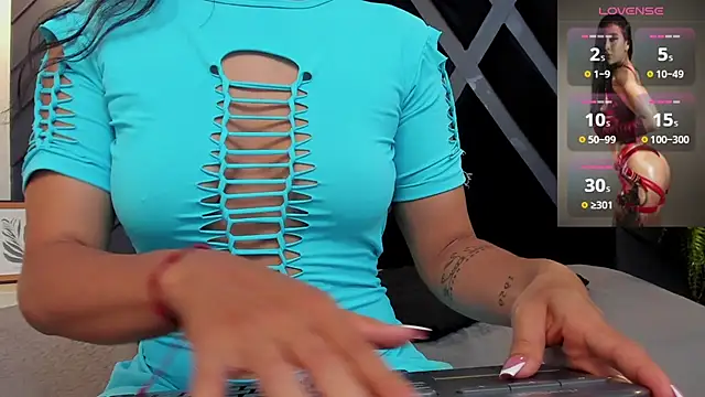 Snapshot of zoe_martins_ chatting on 10-30-25, 05:24 zoe martins online show from 10-30-25, 05:24