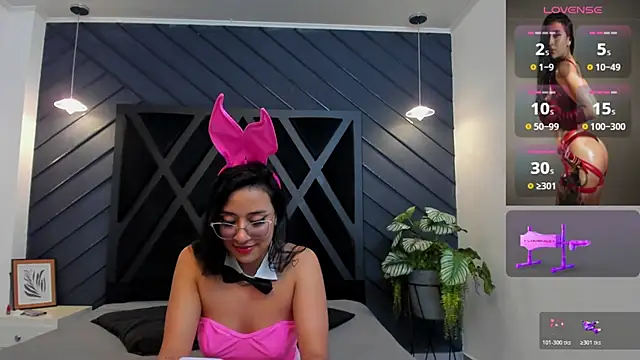 Snapshot of zoe_martins_ chatting on 10-31-25, 05:36 zoe martins online show from 10-31-25, 05:36