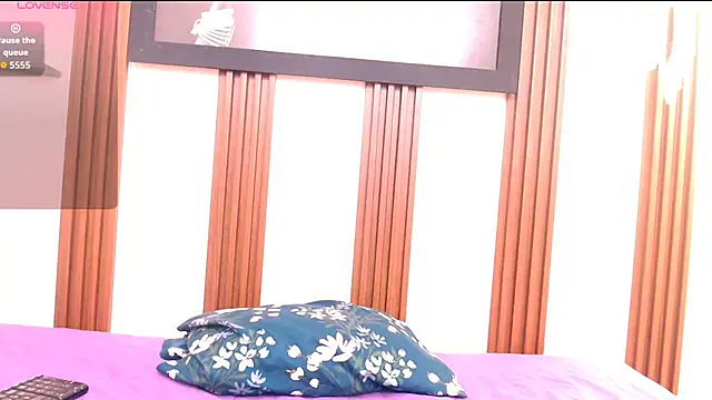 Snapshot of kimberly18cute chatting on 11-22-25, 01:15 kimberly18cute online show from 11-22-25, 01:15