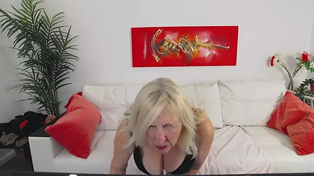 Snapshot of YourBustyBarbara chatting on 10-20-25, 04:51 YourBustyBarbara online show from 10-20-25, 04:51