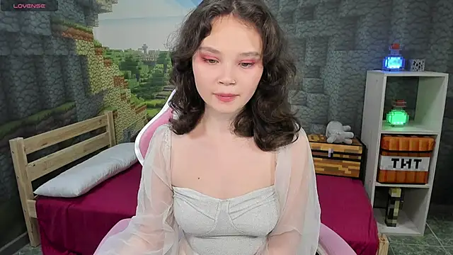 EmilyChaves online show from 09-18-25, 06:32