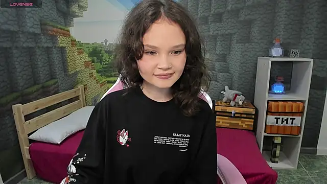 EmilyChaves online show from 09-27-25, 04:56