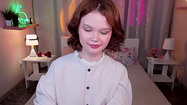 EmilyChaves online show from 06-18-26, 08:25