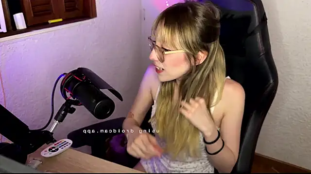 Snapshot of ReenKitty chatting on 06-02-26, 04:47 ReenKitty online show from 06-02-26, 04:47