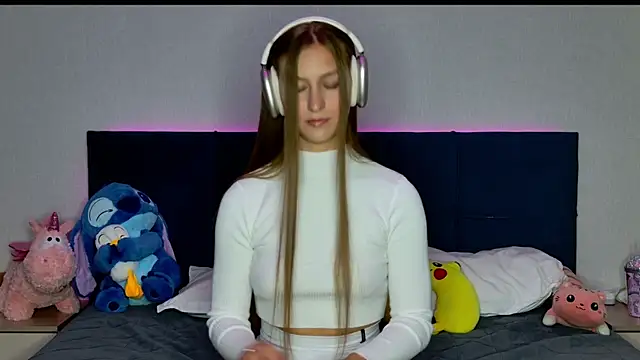 Snapshot of MissEmilyMiller chatting on 10-02-25, 04:47 MissEmilyMiller online show from 10-02-25, 04:47