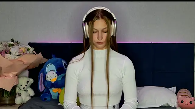 Snapshot of MissEmilyMiller chatting on 10-13-25, 05:46 MissEmilyMiller online show from 10-13-25, 05:46