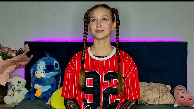 Snapshot of MissEmilyMiller chatting on 10-21-25, 05:13 MissEmilyMiller online show from 10-21-25, 05:13