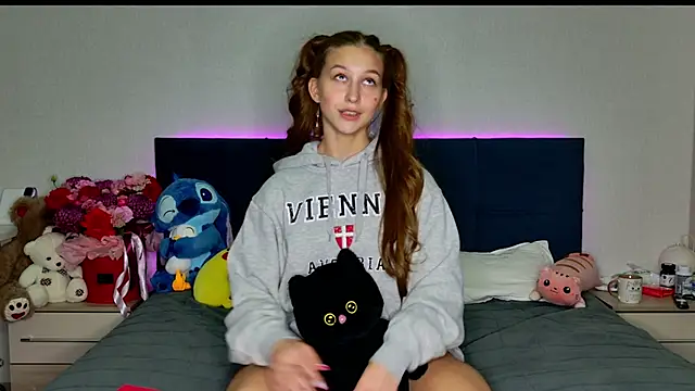 Snapshot of MissEmilyMiller chatting on 11-06-25, 05:36 MissEmilyMiller online show from 11-06-25, 05:36