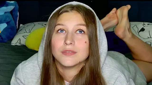 Snapshot of MissEmilyMiller chatting on 11-21-25, 05:22 MissEmilyMiller online show from 11-21-25, 05:22