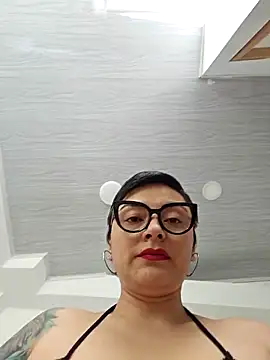 Daniela Leonn online show from 10-15-25, 07:25