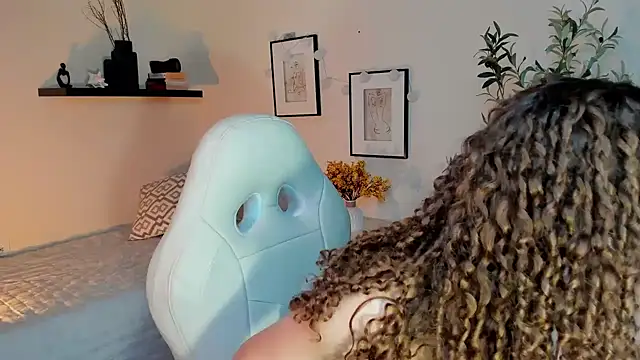 isabella-garcia- online show from 05-07-26, 01:55