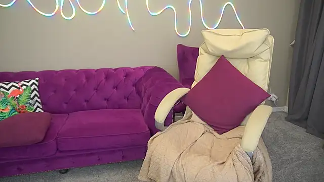 Snapshot of BellaLaPetit chatting on 10-07-25, 01:14 BellaLaPetit online show from 10-07-25, 01:14