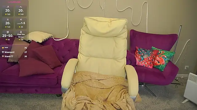 Snapshot of BellaLaPetit chatting on 10-29-25, 02:25 BellaLaPetit online show from 10-29-25, 02:25