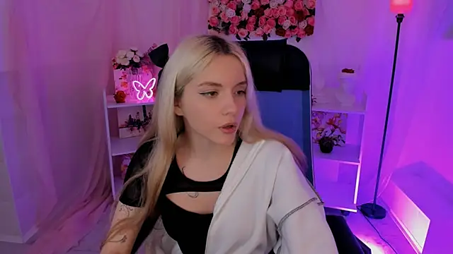 AuroraWrenfield online show from 09-22-25, 10:39