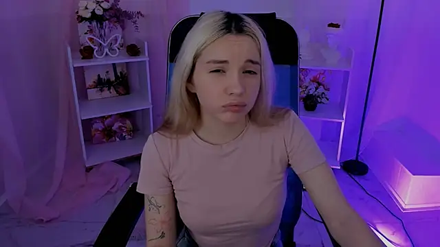 AuroraWrenfield online show from 09-29-25, 04:39