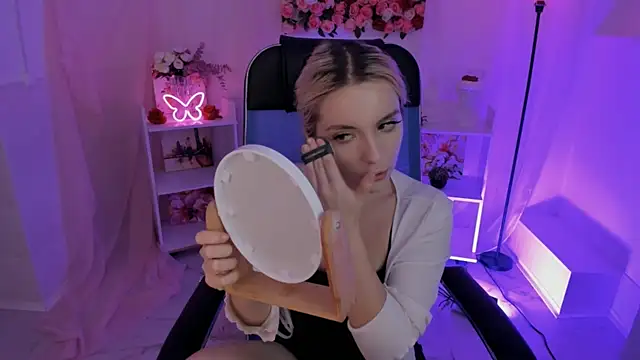 AuroraWrenfield online show from 10-08-25, 04:43