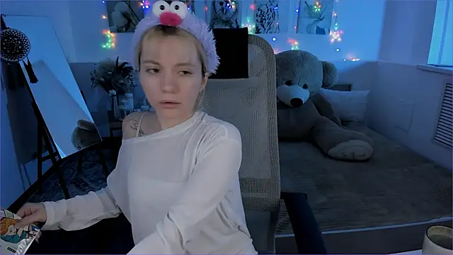 AuroraWrenfield online show from 02-11-26, 01:32