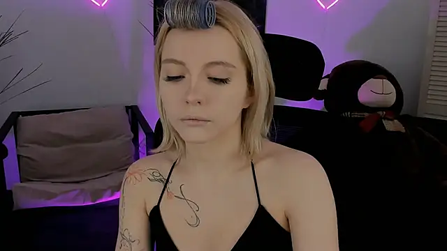 AuroraWrenfield online show from 03-11-26, 04:18