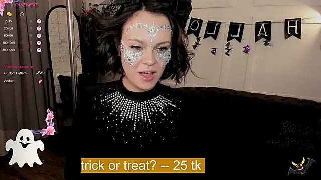 Snapshot of KiraEnergy chatting on 10-31-25, 02:12 KiraEnergy online show from 10-31-25, 02:12