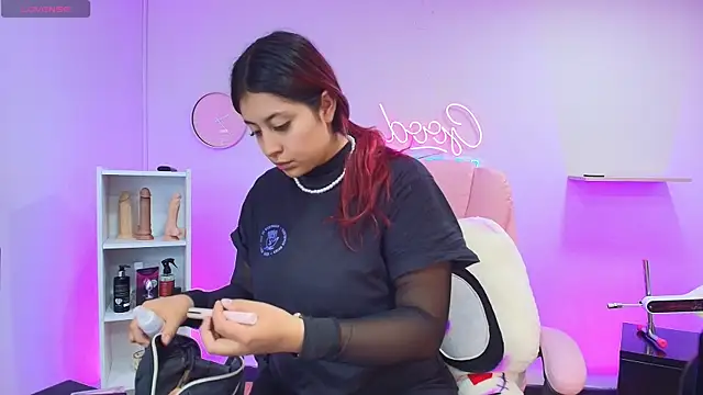 Aphriil   online show from 10-21-25, 07:47