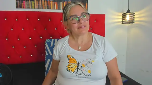 carolinacrus01 online show from 10-06-25, 04:59