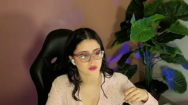Snapshot of LiLLiAnderson chatting on 09-09-25, 11:43 LiLLiAnderson online show from 09-09-25, 11:43