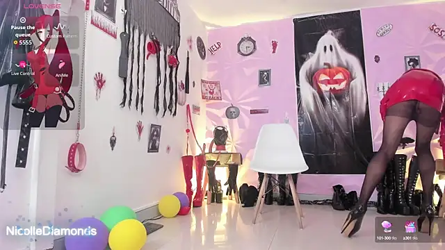 Snapshot of NicolleDiamonds_cg chatting on 10-06-25, 01:19 NicolleDiamonds cg online show from 10-06-25, 01:19