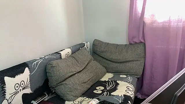 Snapshot of Velles chatting on 03-11-26, 10:54 Velles online show from 03-11-26, 10:54