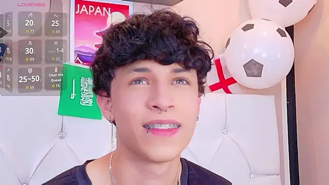 Axel  Evans online show from 06-18-26, 01:59