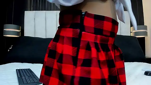 Snapshot of Matilda_Liz chatting on 03-25-26, 01:17 Matilda Liz online show from 03-25-26, 01:17