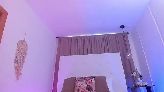 Snapshot of M0lly_Beckers chatting on 10-27-25, 01:04 M0lly Beckers online show from 10-27-25, 01:04