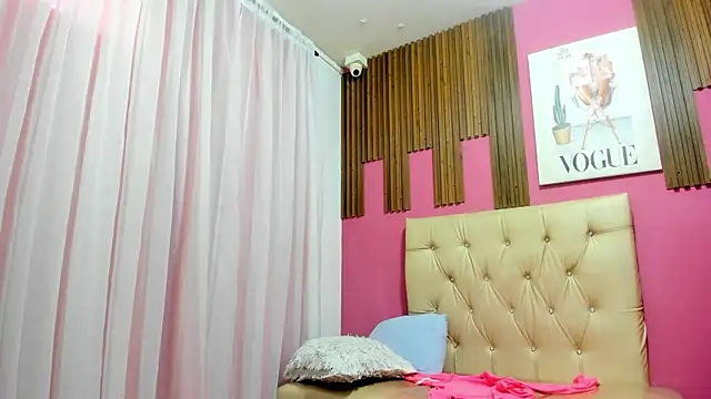 Lucia Spear online show from 11-26-25, 01:23